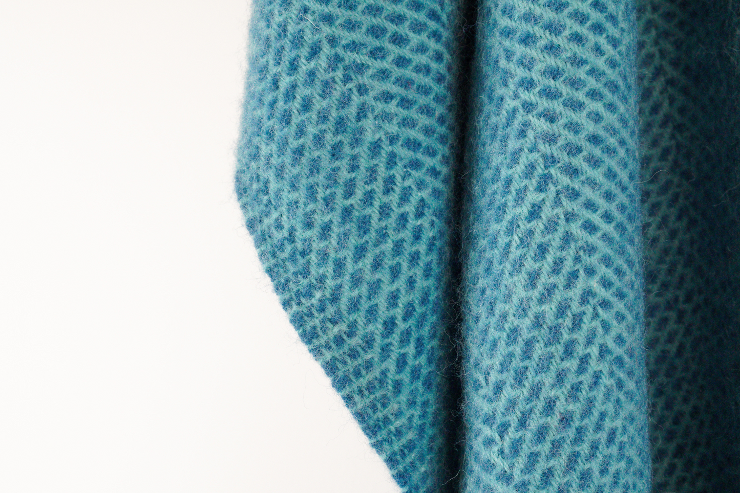 Beehive Pure New Wool Throw –  Spearmint & Ink